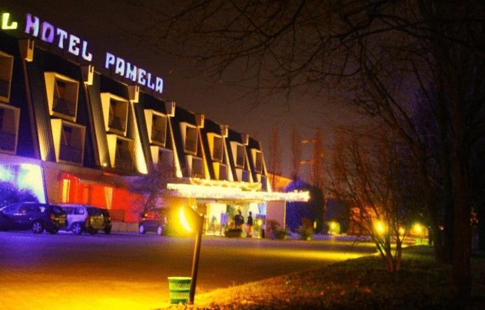 Hotel Pamela Сан Пиетро ин Цазале Екстериор снимка