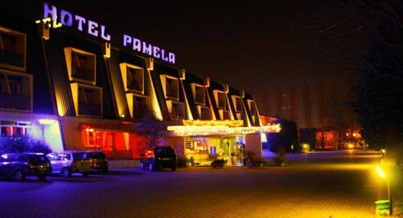 Hotel Pamela Сан Пиетро ин Цазале Екстериор снимка