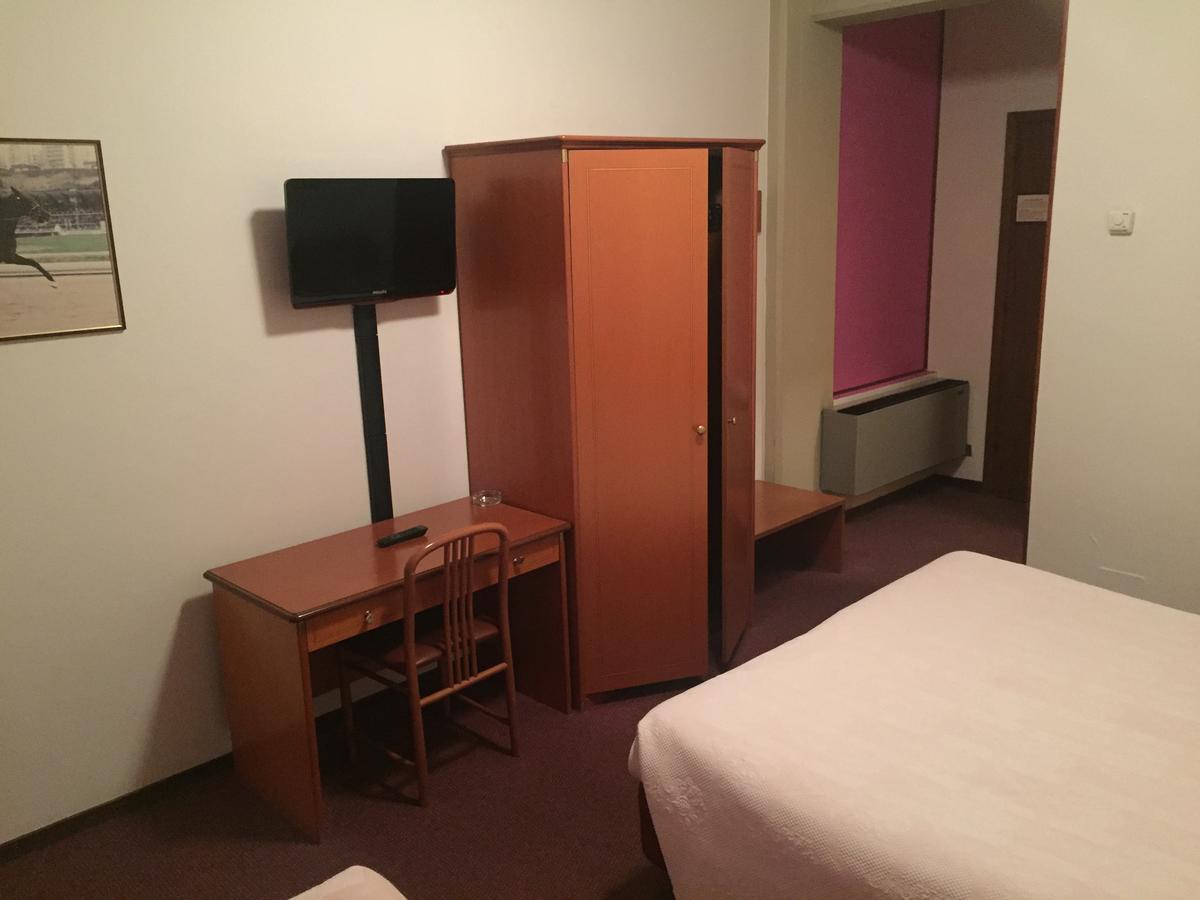 Hotel Pamela Сан Пиетро ин Цазале Екстериор снимка