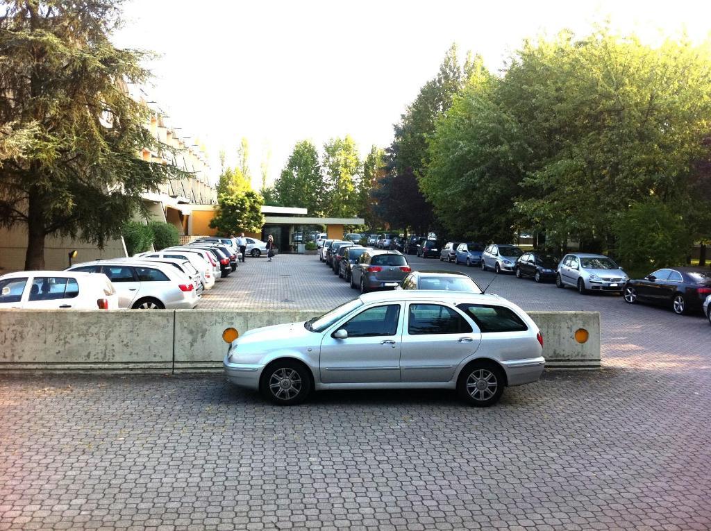 Hotel Pamela Сан Пиетро ин Цазале Екстериор снимка